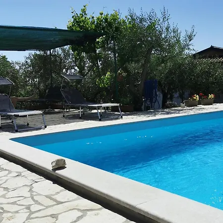 Family Friendly With A Swimming Pool Kastel, Istria - Sredisnja Istra - 21309 ブイェ